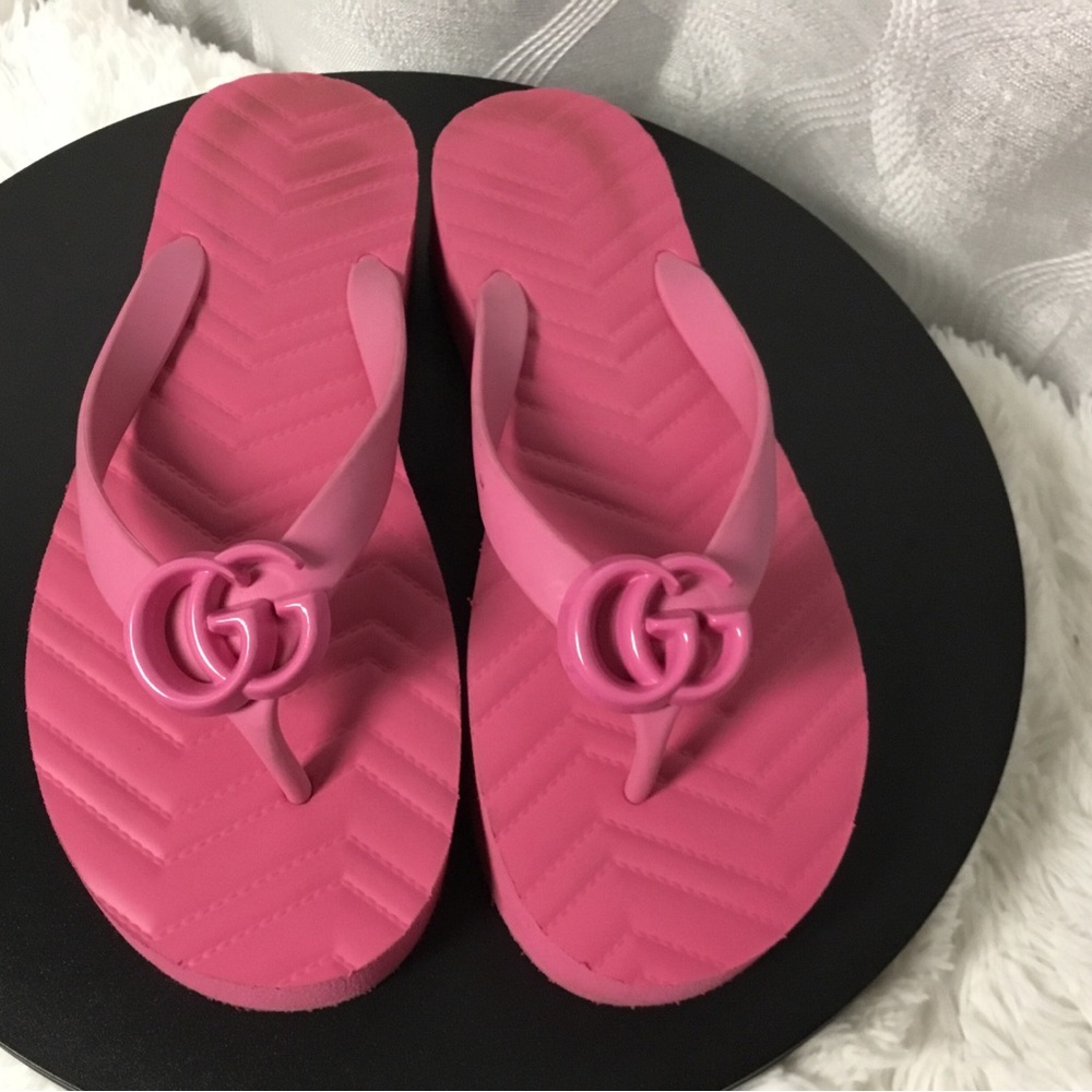 Gucci Hot Pink GG Logo Rubber Flip Flops - Picture 6 of 9
